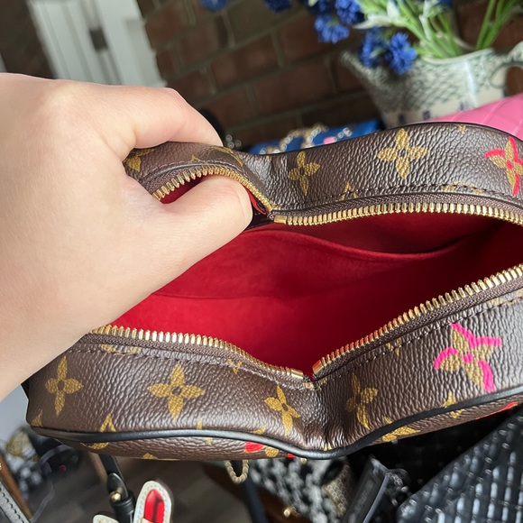 Louis Vuitton Limited Edition Heart Bag - Picture 10 of 12
